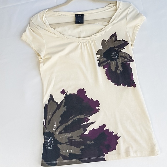ANN TAYLOR cream tee with purple flower - Picture 3 of 6
